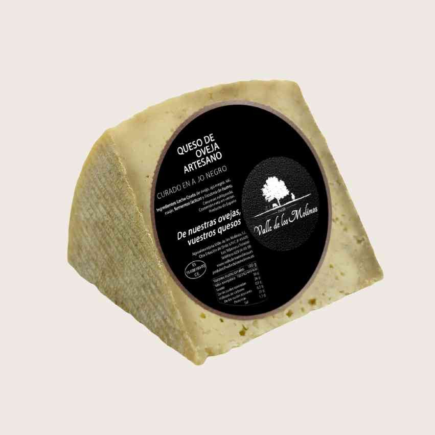 Queso de Oveja Artesano Curado con Ajo Negro Valle de los Molinos | Queso Manchego Gourmet | Iberian Market