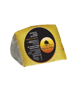 Queijo de Ovelha Artesanal Curado na Cerveja Vale dos Moinhos 250-300 g.